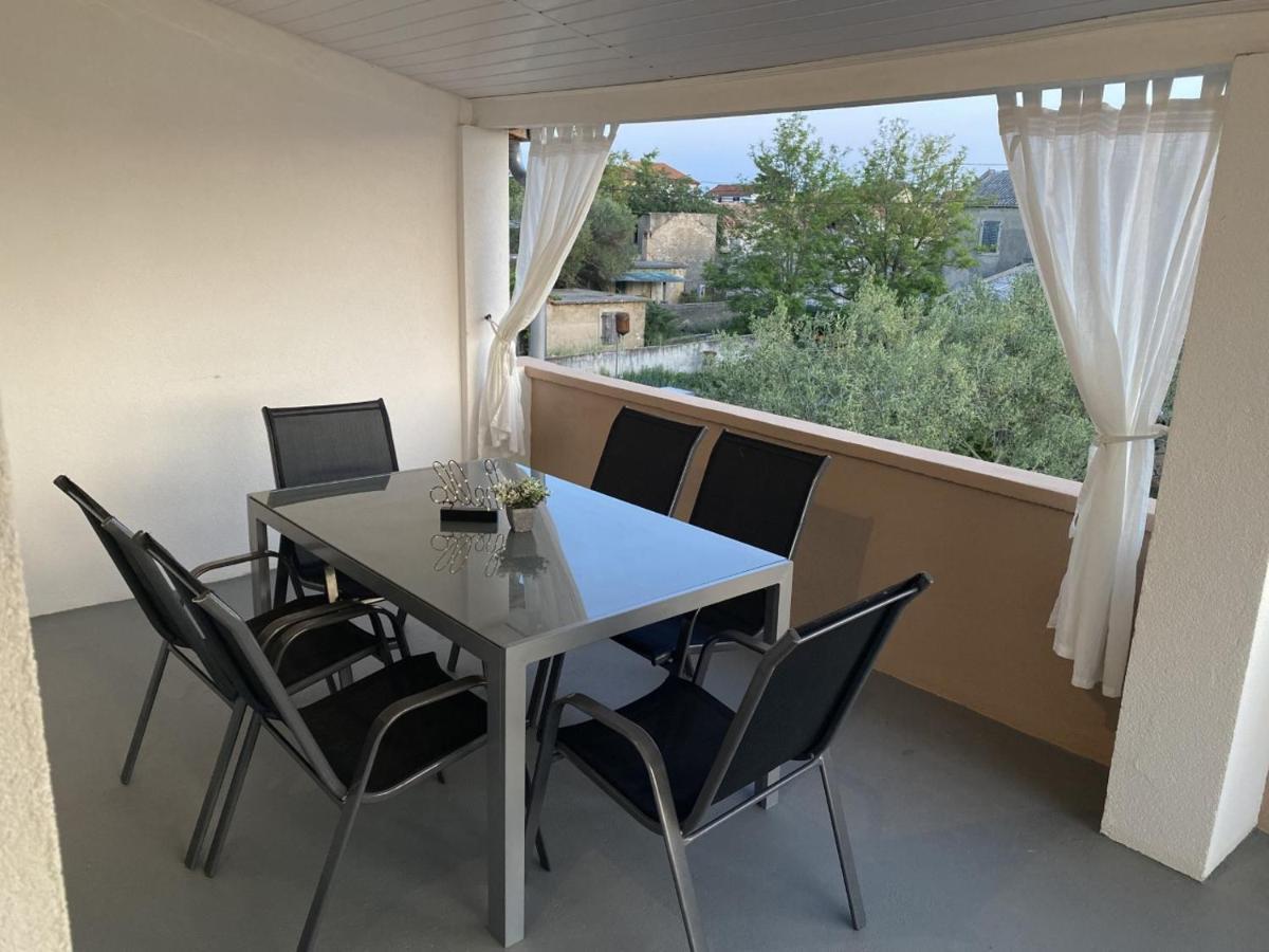 Apartments Zvonimir Privlaka  Buitenkant foto